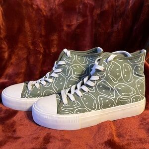 Trendy Olive Patterned High-Top Sneakers